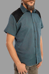 Short sleeve shirt in 100% cotton fabric. With net and brass studs details on the shoulders.