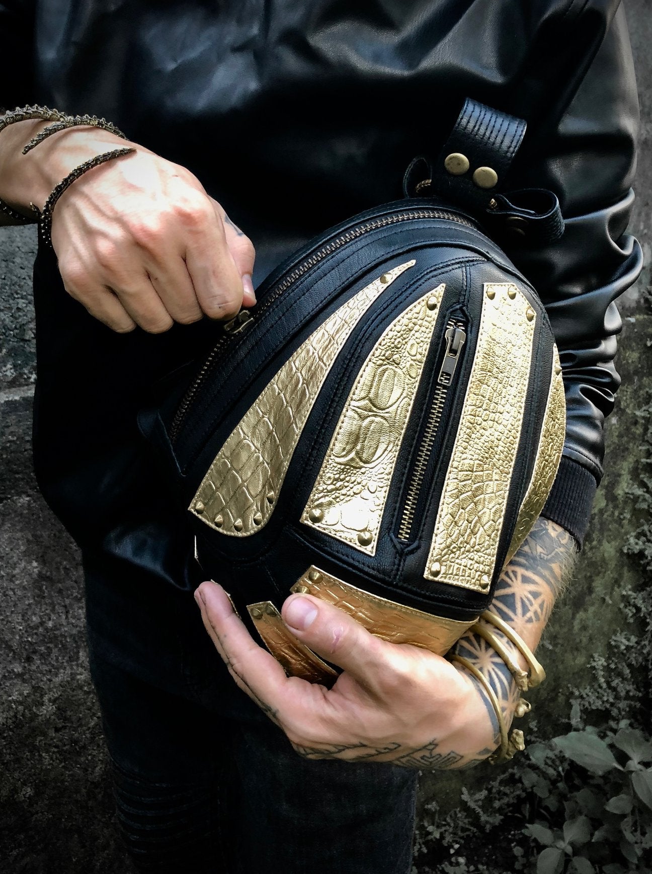 Gold Carapace leather bag Nikinga