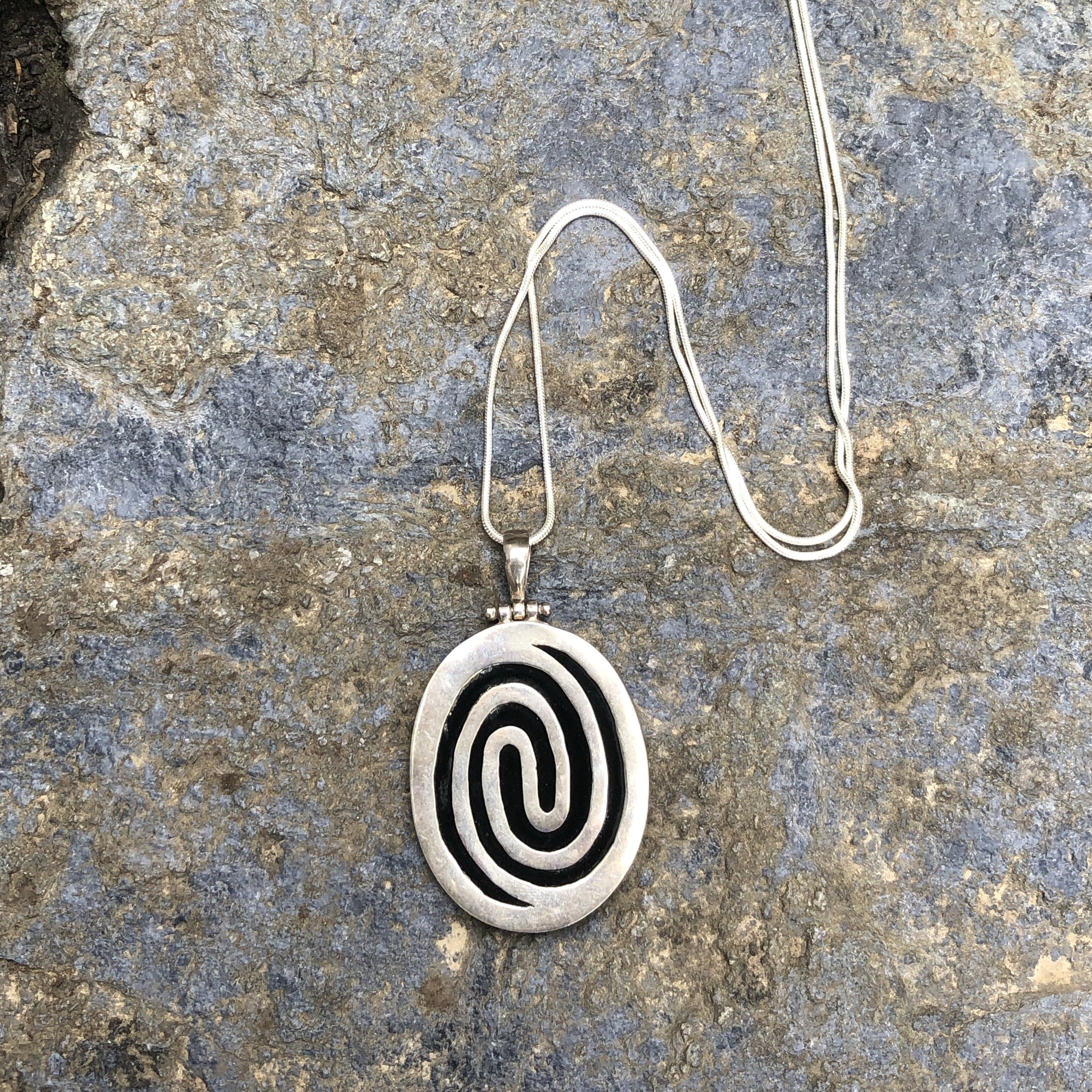 Spiral Onix Silver Pendant